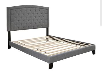 NEW IN BOX) BeautifulQeen & King Size Grey Linen Fabric Platform Bed Frameu