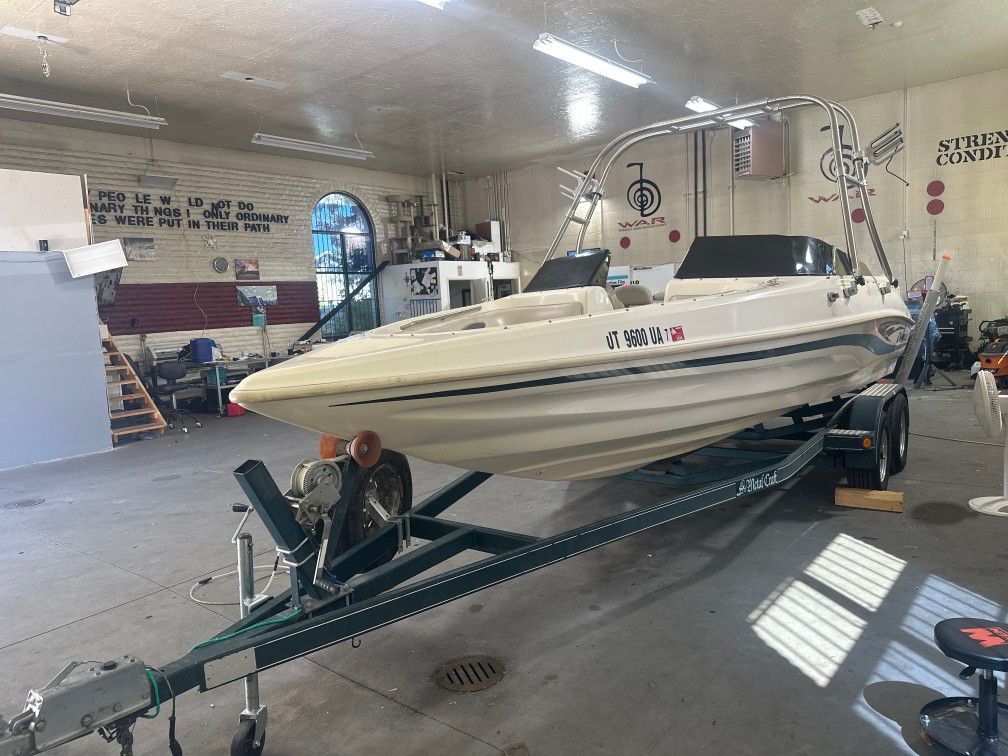 Boat Caravelle Interceptor 22foot