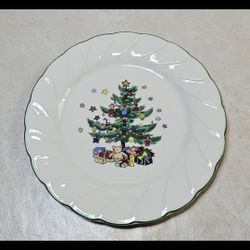 Nikko Happy Holiday's Japan Vintage Christmas Tree Plate D:7 5/8