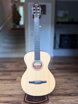 Taylor academy 12e-N nylon classical guitar