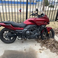 2014 Honda Ctx 700 $4000 red