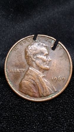 1969 Lincoln Memorial Cent Mint error machine cut?