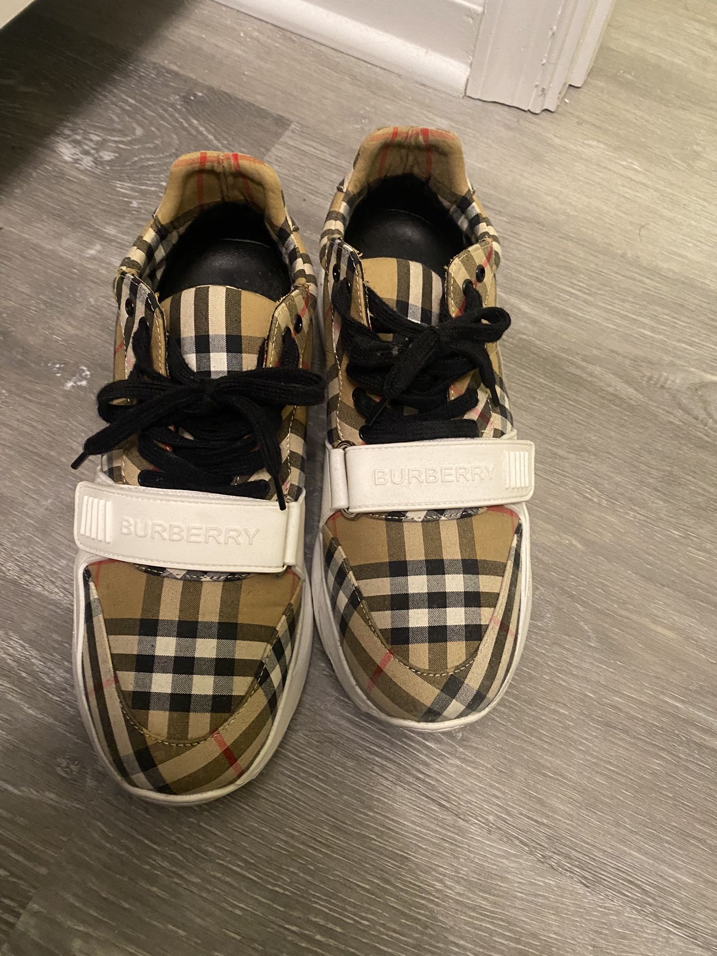 Burberry Size 10.5-11