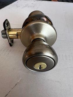 DOOR KNOBS AND DEADBOLTS