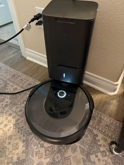 iRobot Roomba Robot Vacuum with Auto-Empty Base