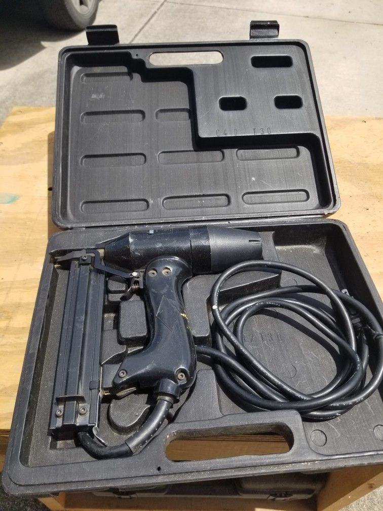 Craftsman Brad Nailer With Case for Sale in Converse, TX OfferUp