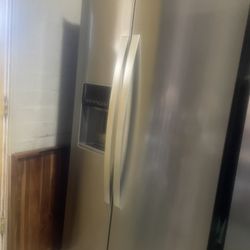Whirlpool Refrigerator 2023/24