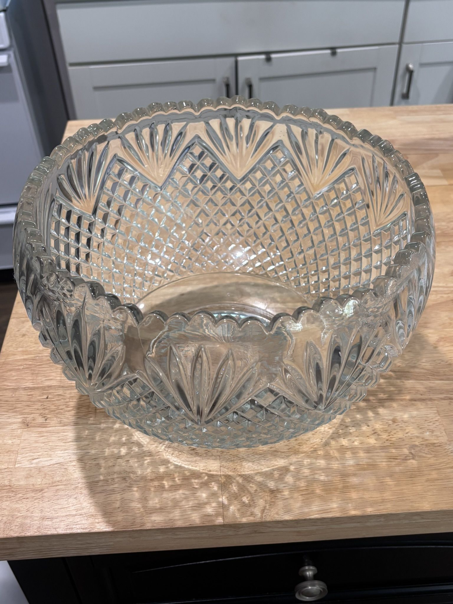 Antique L.E. Smith “Pineapple” Pressed Glass Punch Bowl Set – 15 Matching Cups