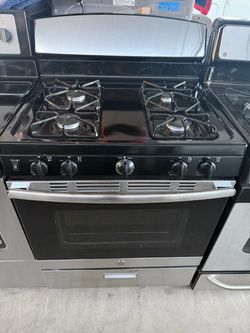 GE~🔥 Amazing Gas Range Stove 4-Burner in excellent condition
