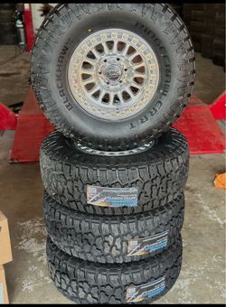 Brand new 17 inch Kmc 552 rims with brand new 35x12.50r17 Blackhawk R/T