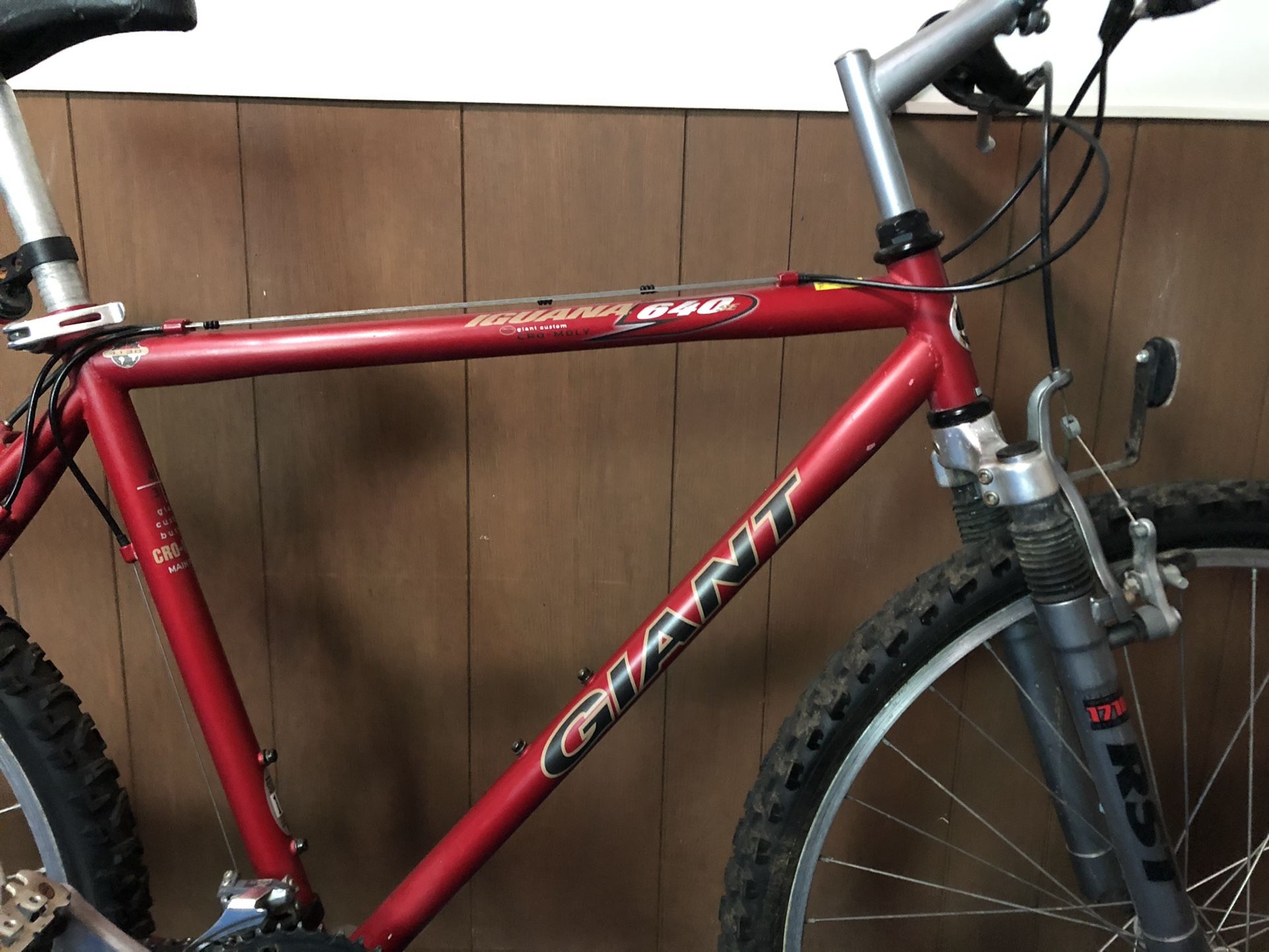 Men s Red Giant Iguana 640 SE 21 Speed mountain bicycle bike for