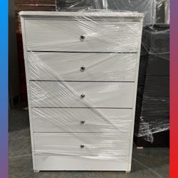 5 drawers dresser/ Five drawers dresser