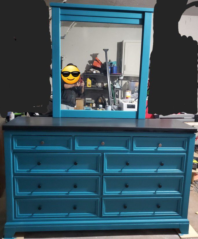 Beautiful 9 Drawer Dresser With Mirror 