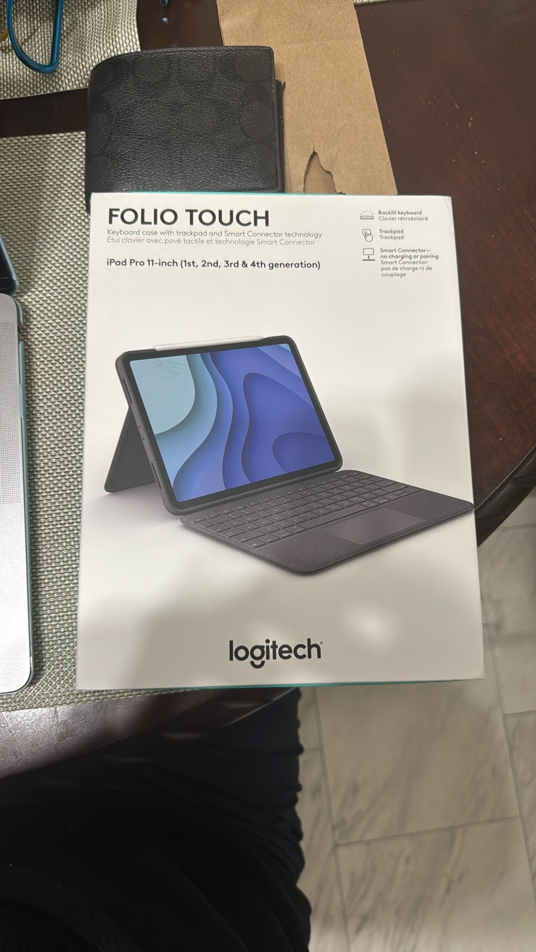 Logitech Folio Touch Keyboard Case with Trackpad and Smart Connector Technology - iPad Pro 11 inch (1st, 2nd, 3rd & 4th generation)