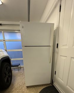 Kenmore top-freezer refrigerator