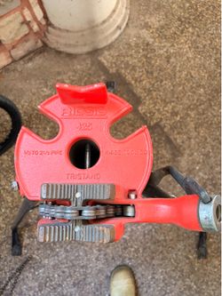 banco de trabajo portátil con prensa de cadena RIDGID 425 Tristand