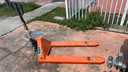 Pallets jack for sale 120 used twice