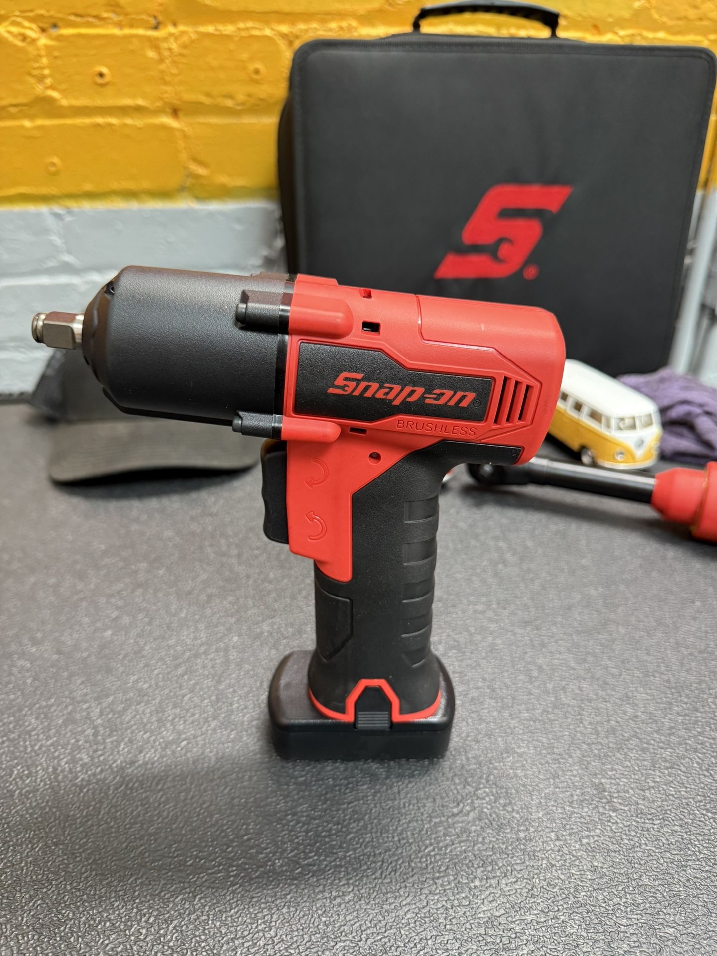 Snap On 3/8 Impact Gun