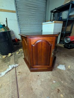 Ethan Allen Side Table With Storage Cabinets