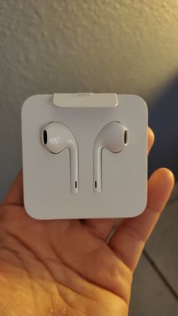 New Apple EarPods, Lightning Port