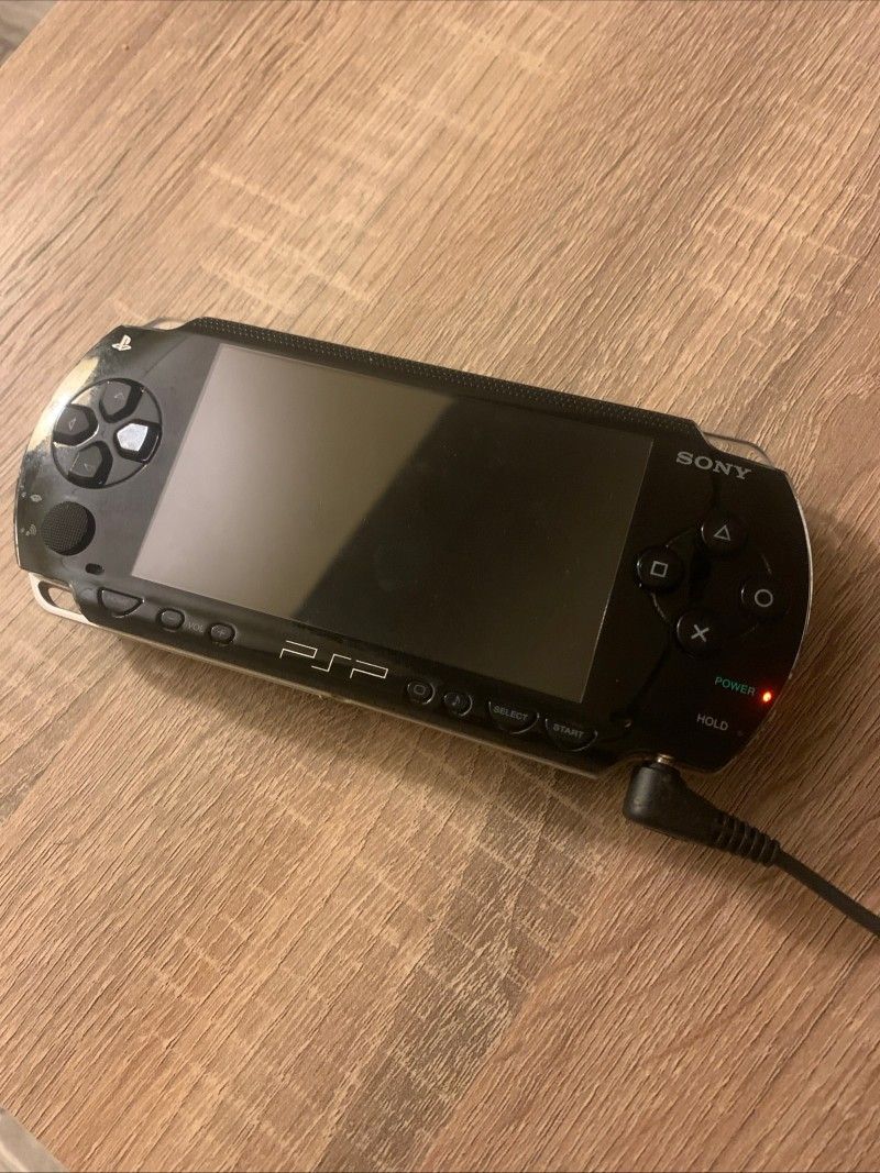 Modded PSP 1000 (PHAT) Includes Games GTA, Persona 3 Etc..