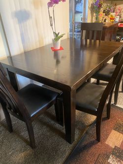 Comedor semi nuevo