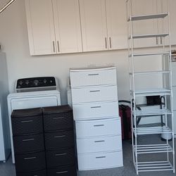 6 Gabeteros plásticos, 4 blancos y 2 carmelitas más una zapatera metal. 