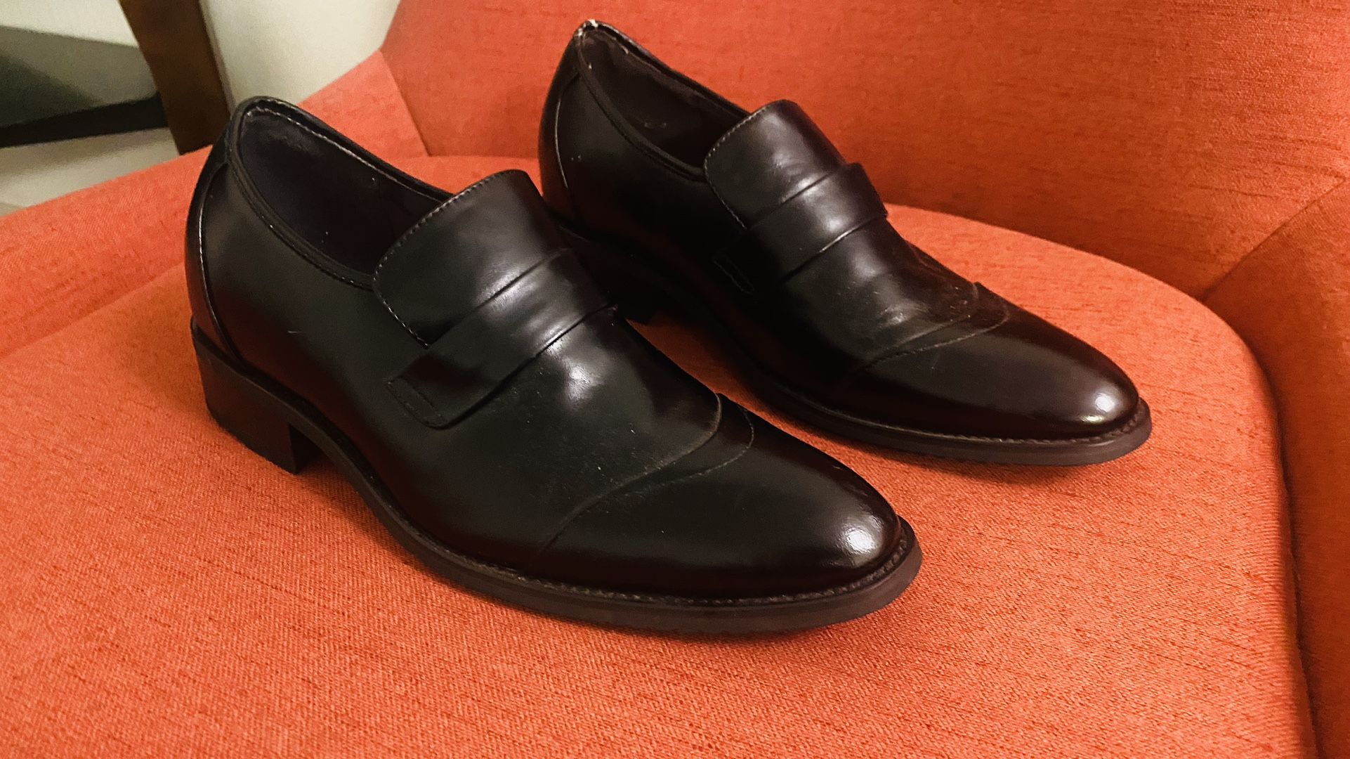 Men’s Black Shoes Size : 9 . Excellent Condition . 