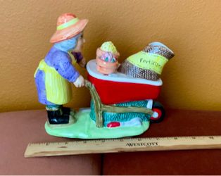 COLLECTIBLE TEAPOT “GRANDMA GARDENING” VINTAGE (50% OFF SALE)