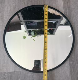 Round mirror