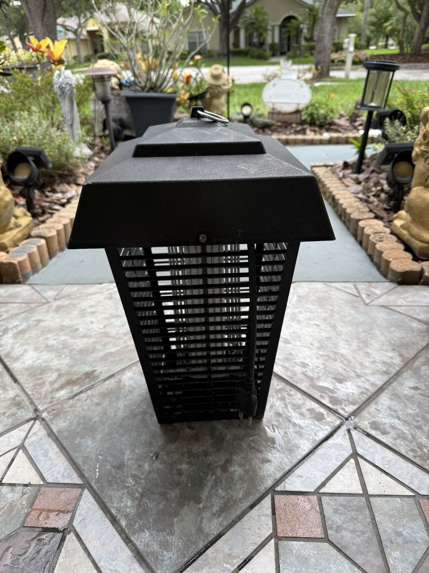 Outdoor Bug Zapper great condition works great $30 Dollars