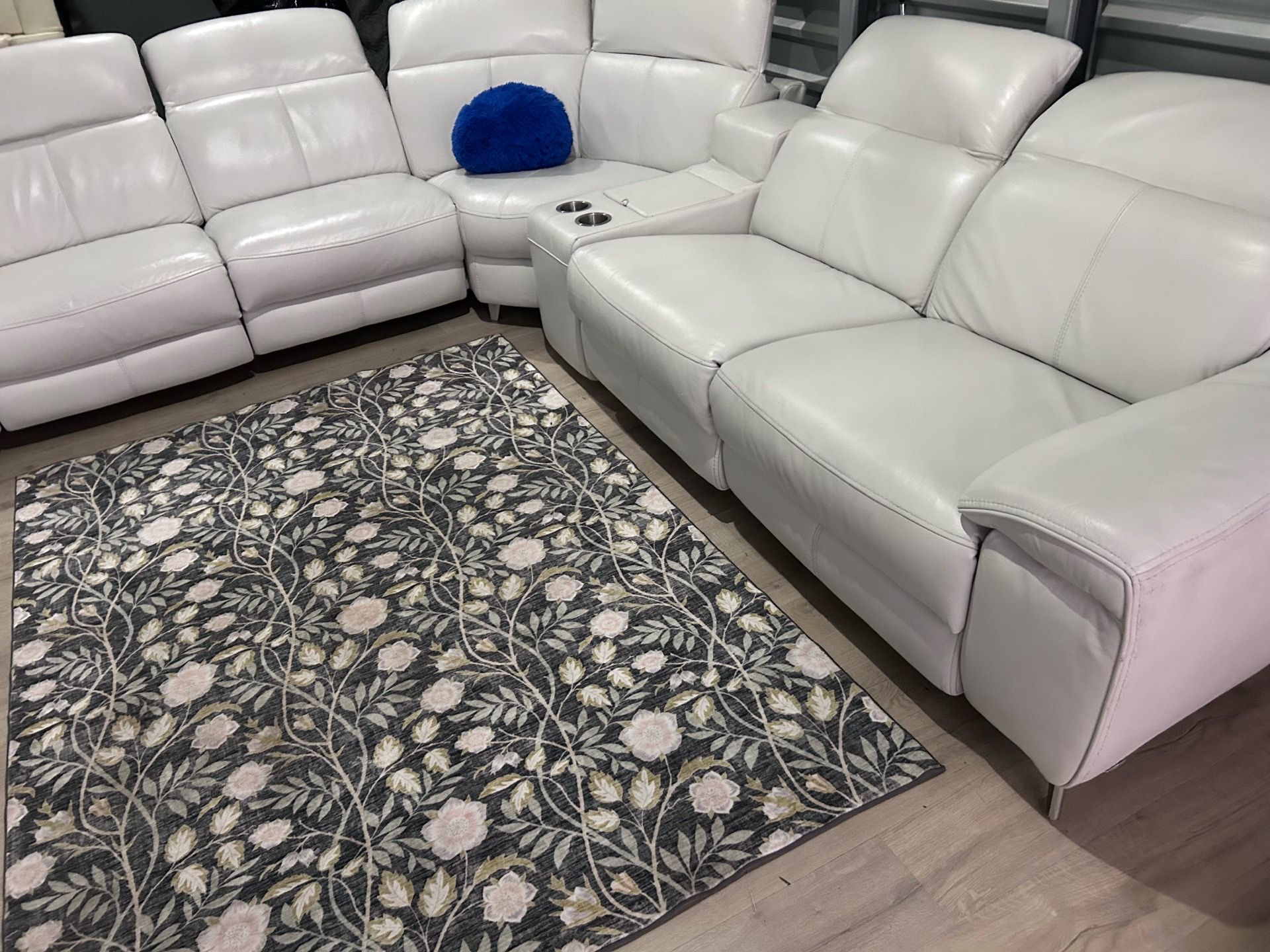 SECTIONAL GENUINE LEATHER RECLINER ELECTRIC WHITE COLOR π₯β
πDELIVERY SERVICE AVAILABLE π₯β
π