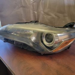 15-17 Toyota Camry Driver Headlight Halogen 