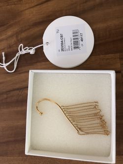 Chloe- Delfine chain fringe ear cuff.