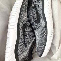 New Women’s NIKE Free Run Flynit Shoes Size 7.5 Black White