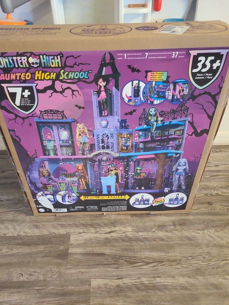 Monster High Haunted High School
Doll House with 47pc of Furniture and
Accessories