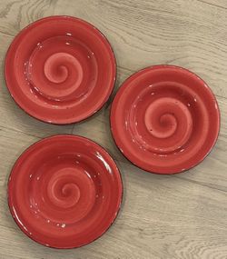 Set of 3 Gorgeous Hausenware Red Spiral Plates with Brown Rim – 8.75” Plates  Enhance your dining experience with this set of 3 stunning Hausenware pl