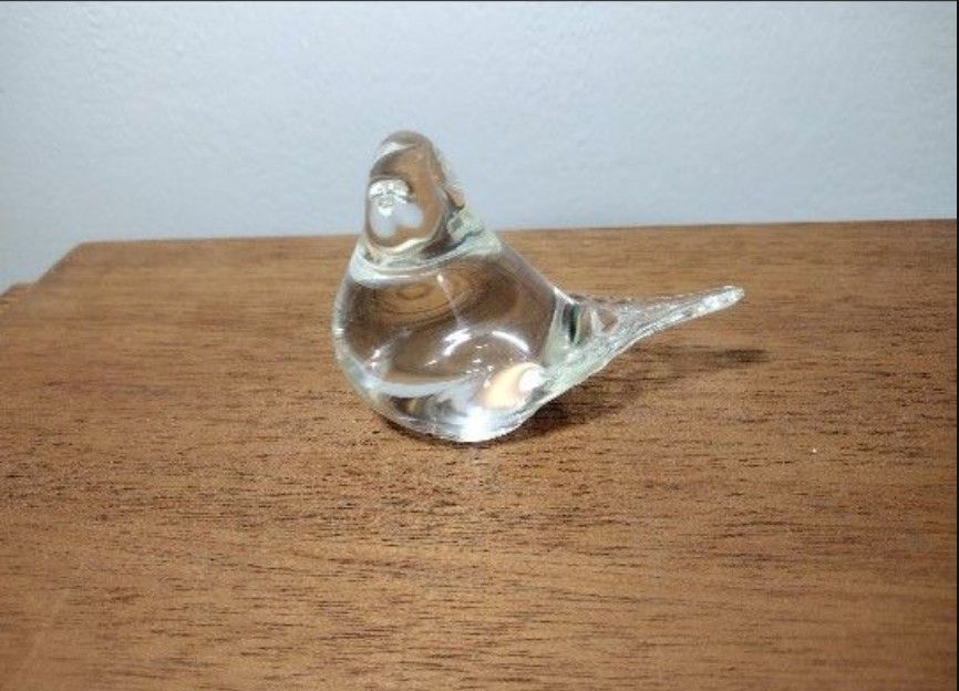 SWEDEN ART GLASS DOVE PAPERWEIGHT 3"×2.5" - C5