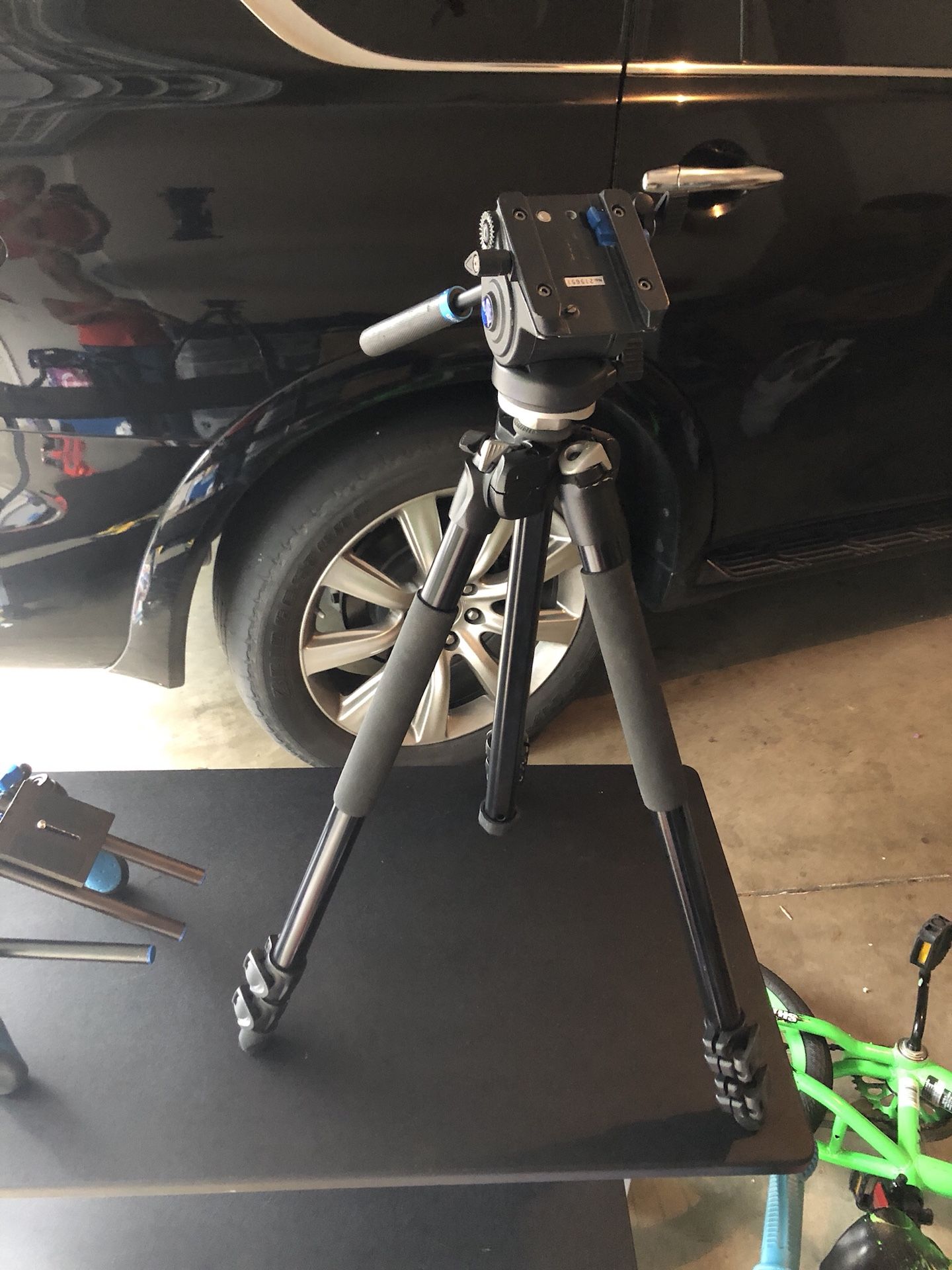 Manfrotto + Benco DSLR Tripod