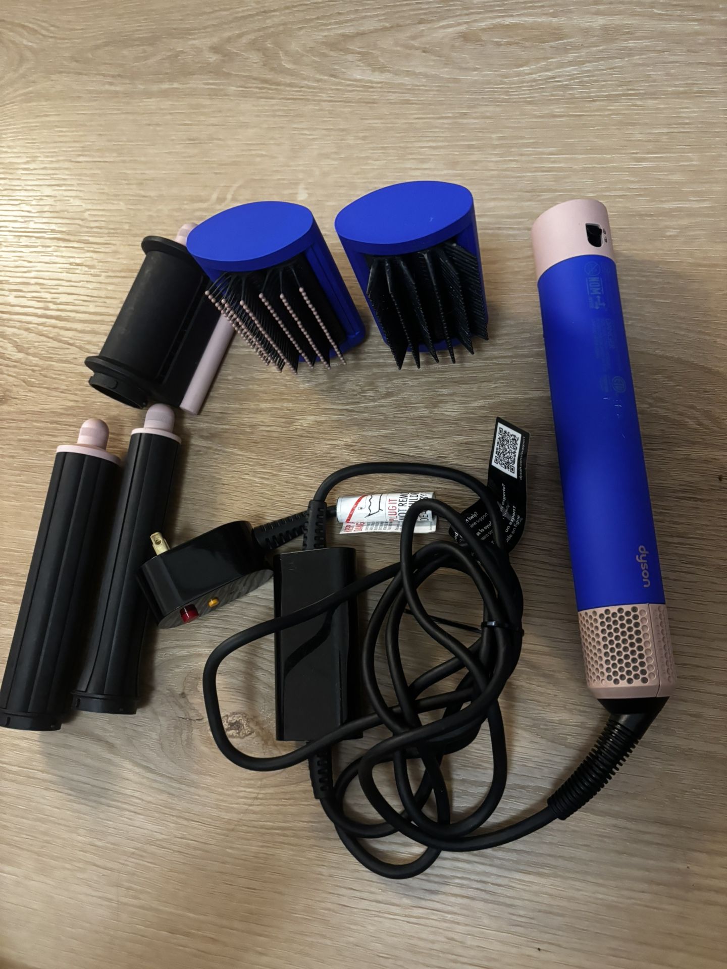 Dyson Airwrap Hs05 With Attachments