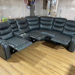 FREE DELIVERY AND INSTALLATION - Brand New (Grey or Black) RECLINING SECTIONAL