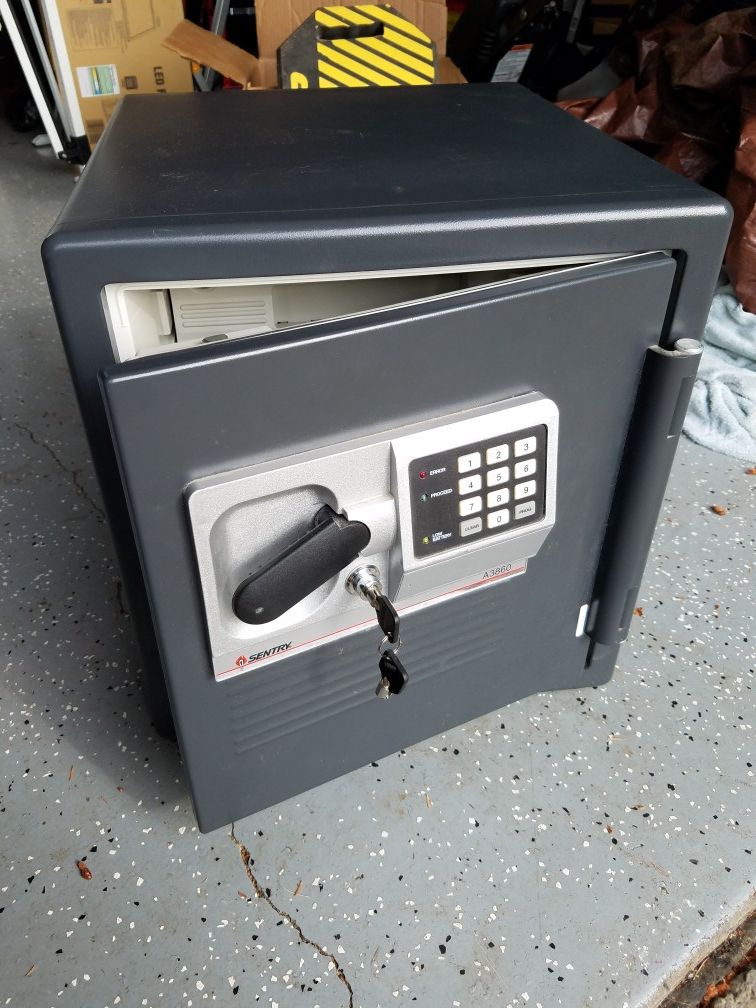 Sentry Safe - model A3860 - In Great condition. I have key and code
