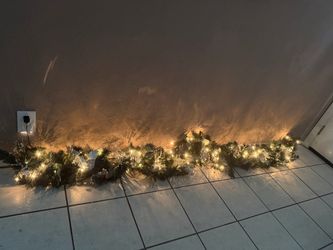9 FEET PRE-LIT DECORATED GARLAND WITH 150 CLEAR LIGHTS