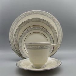 Elegant China Dinner Wear Set