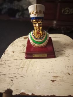 Gold Trimming Statue Of Mona Lisa