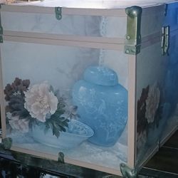 **VINTAGE** Storage Chest