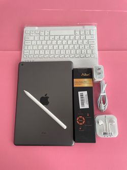 Apple IPad 8th Generation (10.2” Retina /Latest iOS 26/ 2020 model) 32GB with stylus pen, keyboard & Accessories