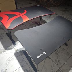 Arozzi Gaming Desks 