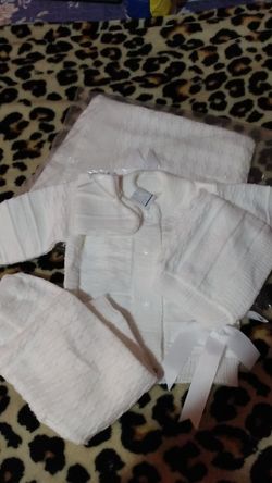 Knitted baby clothes set plus blanket