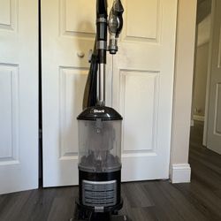 Shark Lift Away Navigator NV351 Vacuum